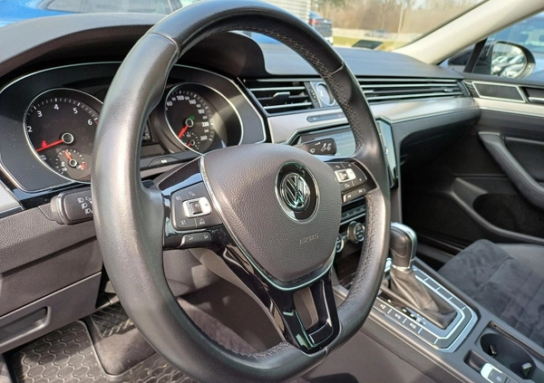 Volkswagen Passat cena 79900 przebieg: 102858, rok produkcji 2017 z Wolbórz małe 466